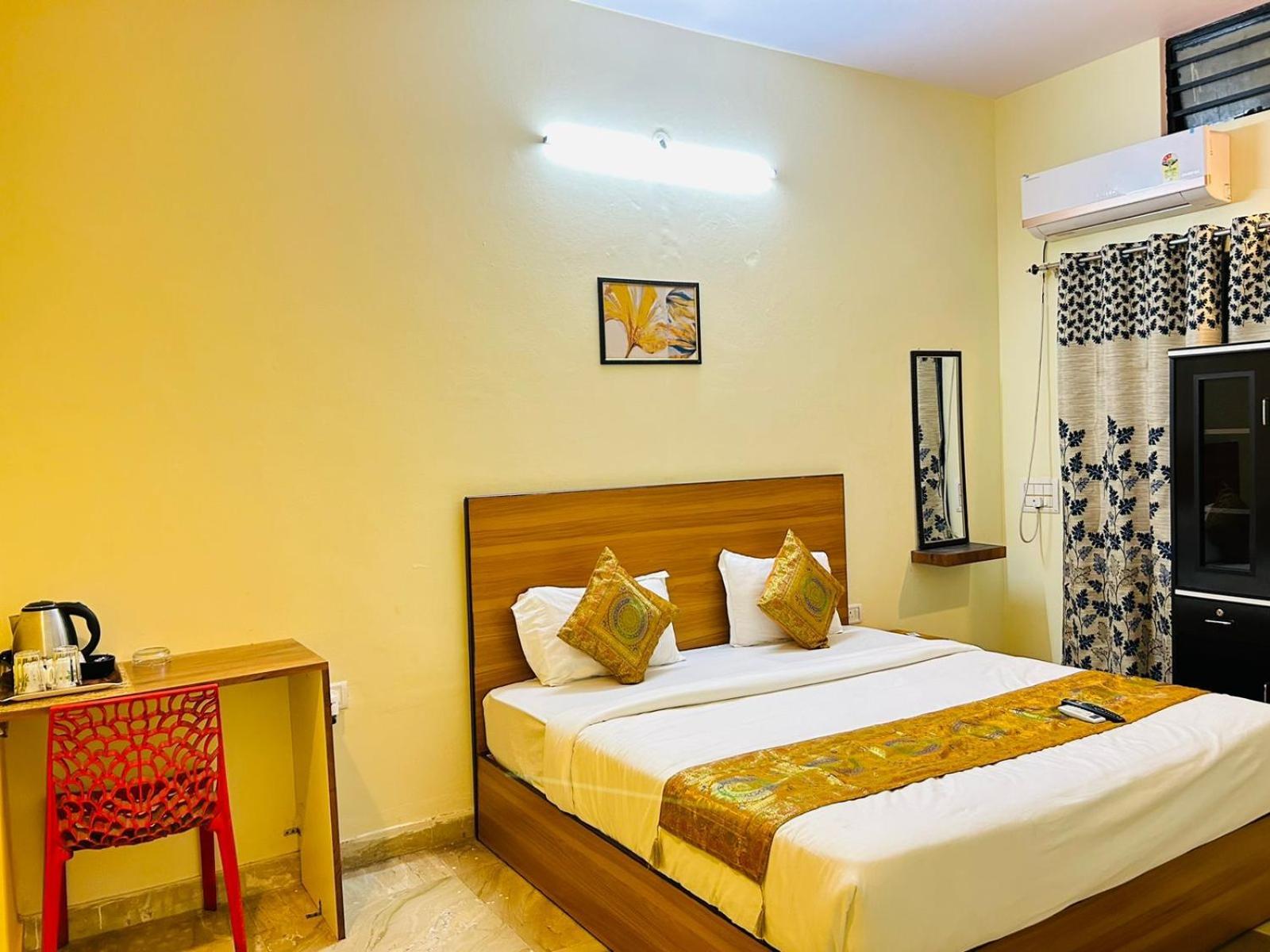 Shankar Vilaas -A Boutique Stay Forigners Choice Near Ghats And Temples Варанаси Екстериор снимка
