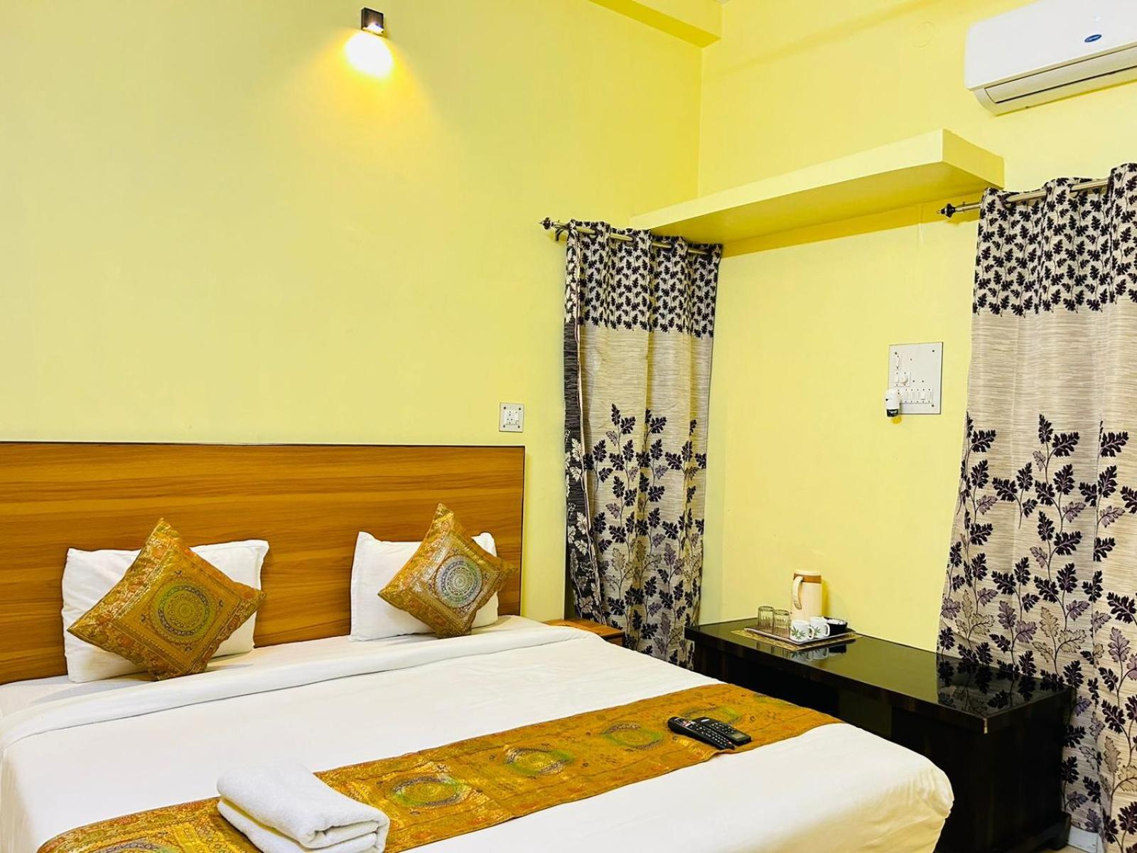 Shankar Vilaas -A Boutique Stay Forigners Choice Near Ghats And Temples Варанаси Екстериор снимка