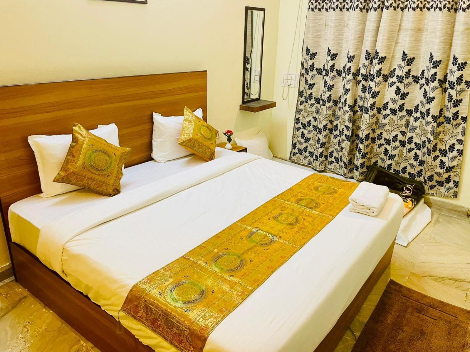 Shankar Vilaas -A Boutique Stay Forigners Choice Near Ghats And Temples Варанаси Екстериор снимка