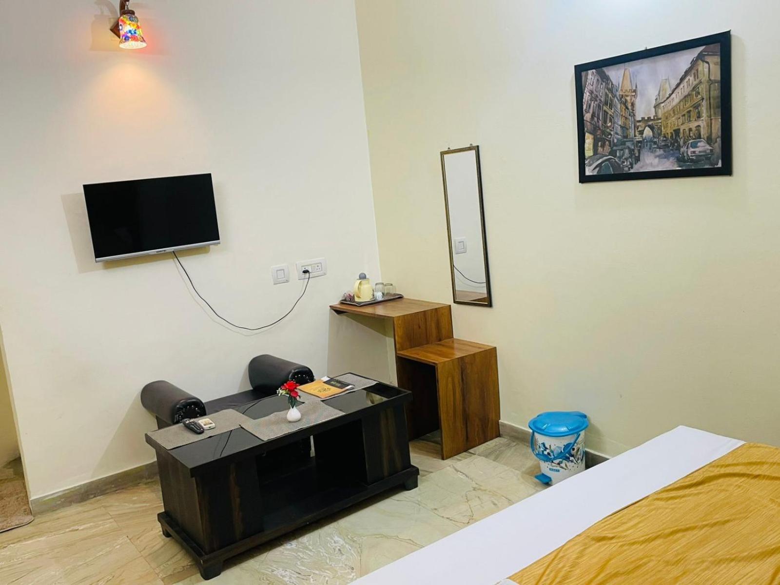 Shankar Vilaas -A Boutique Stay Forigners Choice Near Ghats And Temples Варанаси Екстериор снимка